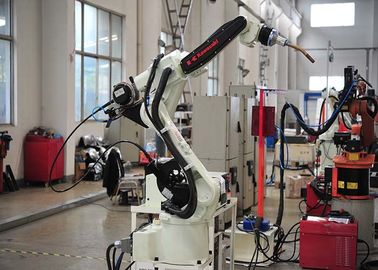 Systèmes de soudage robotique pour vélo électrique / cadre de motocyclettes Série RWS Station de soudage robotique avec bras robotique Kawasaki à 6 axes