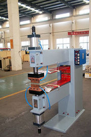 Doubles cylindres ramant le bras automatique du grillage 1000mm de machine de soudage par points de projection