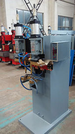 Machine pneumatique de soudage par résistance de tache pour des enrouleurs de câbles avec le double chalumeau