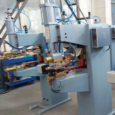 Machine de soudage automatique sur résistance personnalisée de la série DN pour charnière de porte