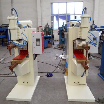 Machines de soudage à point de résistance à fréquence moyenne (MFDC) de la série DNM