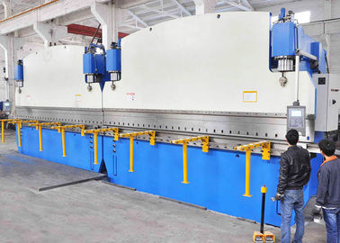 La commande numérique par ordinateur de 320 T synchronisent le début tandem de machine à cintrer de frein de presse du plat de trapèze